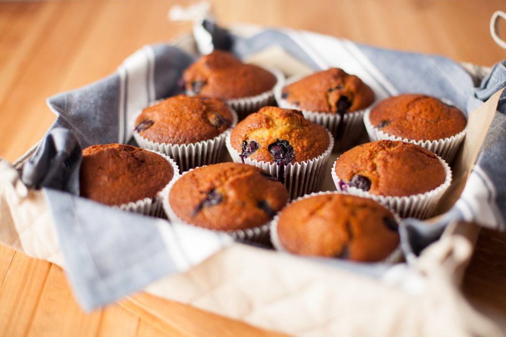 healthy_blueberry_bran_muffins_