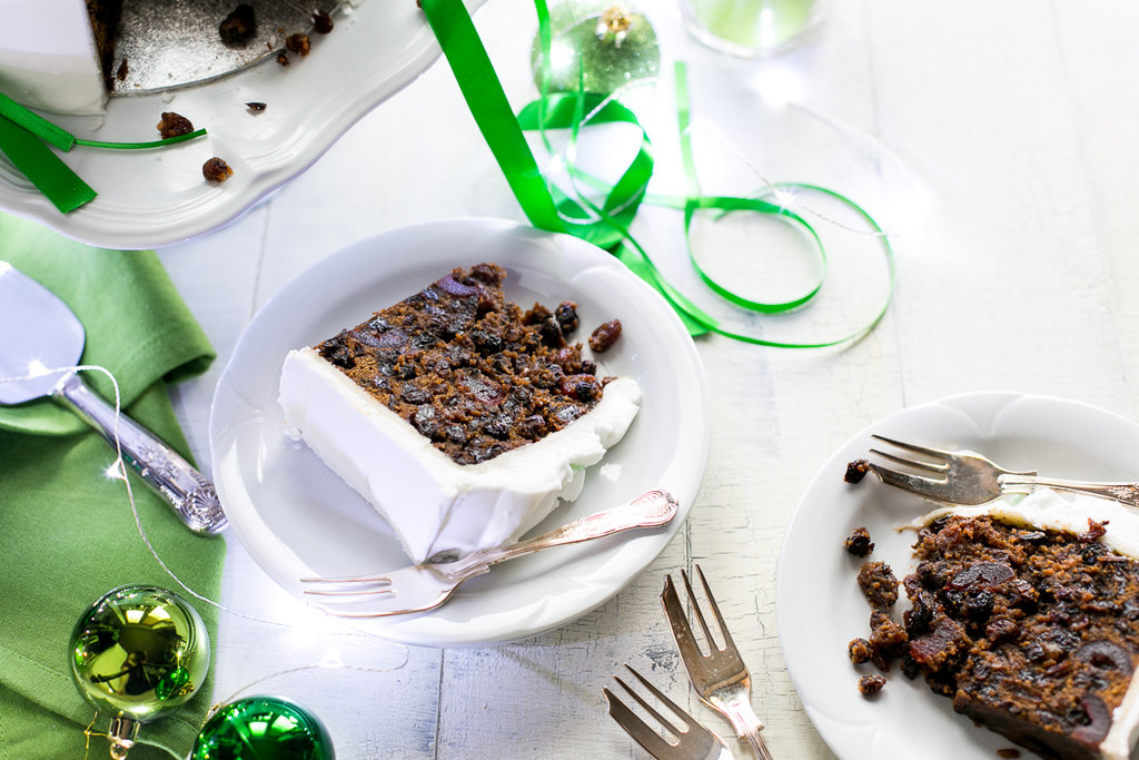 how to cover a cake in marzipan